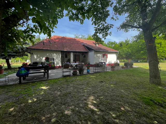 Eladó mezőgazdasági ingatlan Mikebuda 140 nm