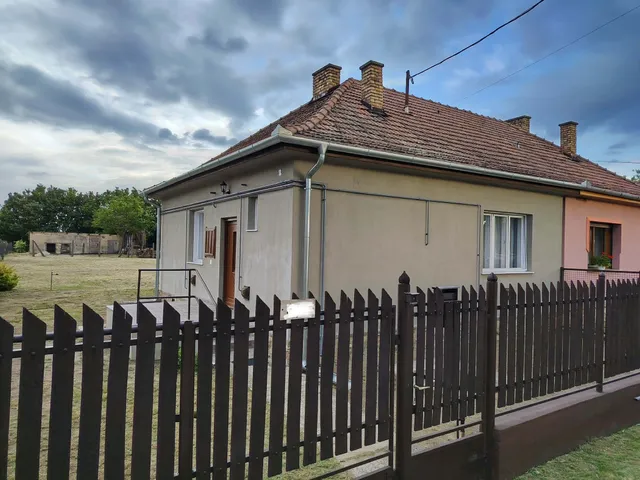 Eladó ház Dánszentmiklós 70 nm