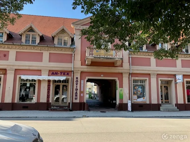 Eladó kereskedelmi és ipari ingatlan Tapolca, Belváros 1947 nm