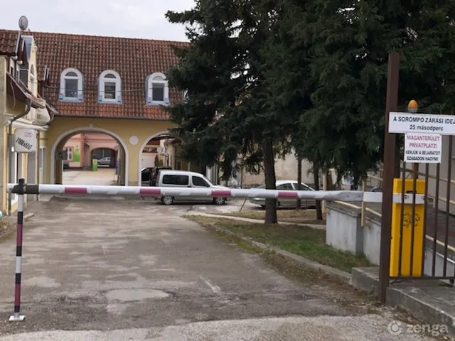 Eladó kereskedelmi és ipari ingatlan Tapolca, Belváros, Deák Ferenc utca 1947 nm