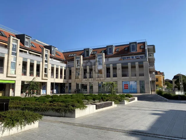 Eladó kereskedelmi és ipari ingatlan Pécs, Belváros 311 nm