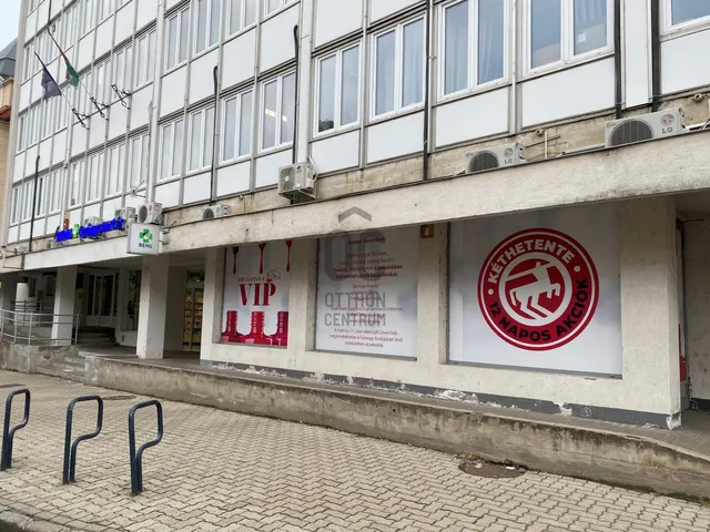 Eladó kereskedelmi és ipari ingatlan Kaposvár, Belváros 350 nm