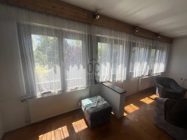 Eladó ház Budapest II. kerület, Máriaremete 220 nm