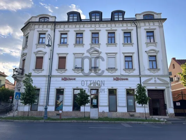 Eladó kereskedelmi és ipari ingatlan Keszthely 285 nm