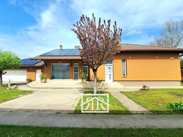 Eladó ház Szeged, Szőreg 184 nm