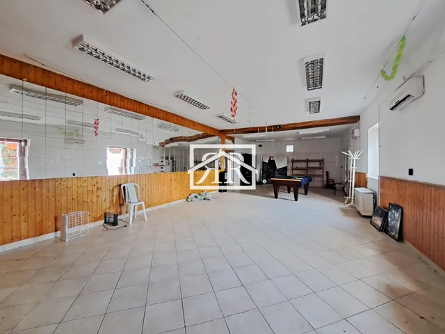 Eladó kereskedelmi és ipari ingatlan Apátfalva, Kereszt utca 200 nm