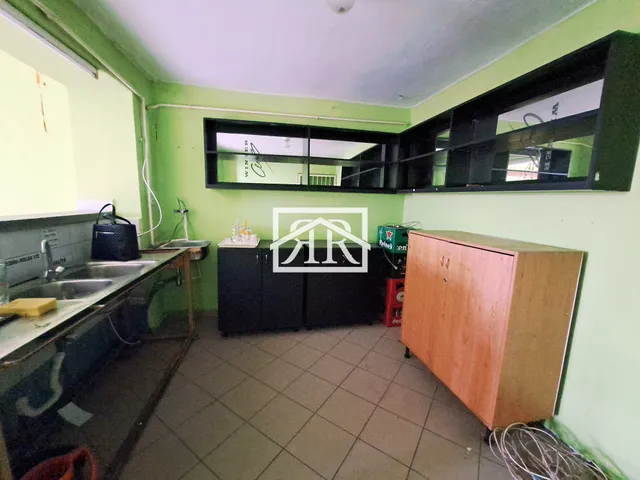 Eladó kereskedelmi és ipari ingatlan Apátfalva, Kereszt utca 200 nm