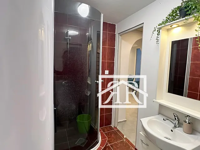 Kiadó kereskedelmi és ipari ingatlan Deszk, Alkotmány utca 50 nm