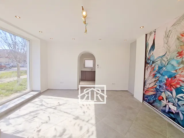 Kiadó kereskedelmi és ipari ingatlan Deszk 31 nm