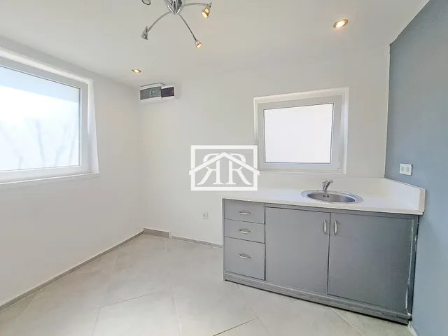 Kiadó kereskedelmi és ipari ingatlan Deszk, Alkotmány utca 31 nm