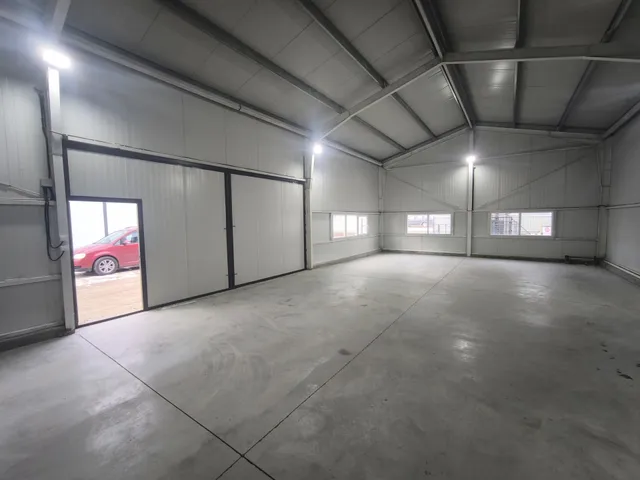 Kiadó kereskedelmi és ipari ingatlan Nyíregyháza 150 nm