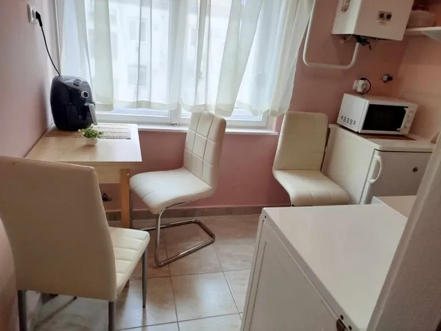 Eladó lakás Pécs, Uránváros 30 nm