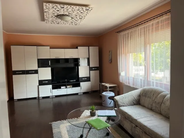 Eladó lakás Pécs, Egyetemváros 77 nm