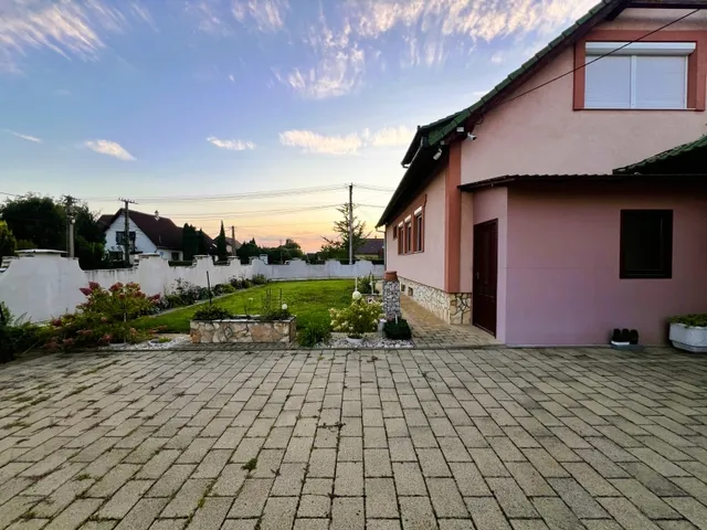 Eladó ház Kozármisleny 180 nm