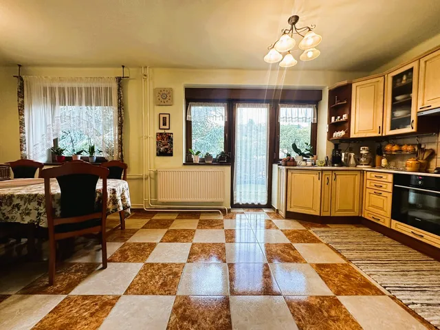 Eladó ház Pécs, Mecsekoldal 179 nm