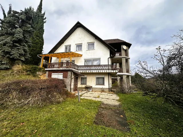 Eladó ház Komló 290 nm