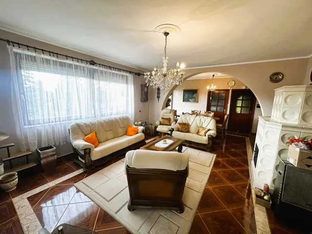 Eladó ház Komló 290 nm