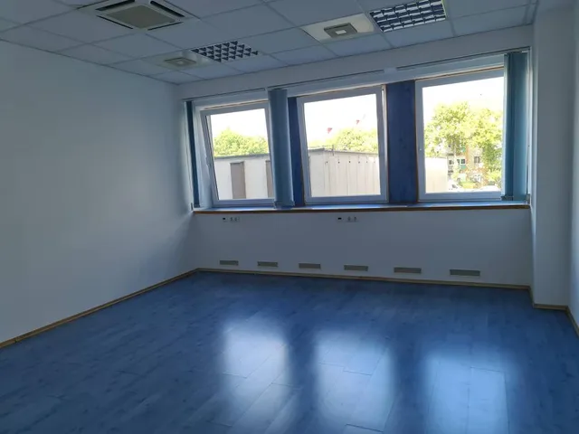 Kiadó kereskedelmi és ipari ingatlan Győr, Nádorváros 23 nm