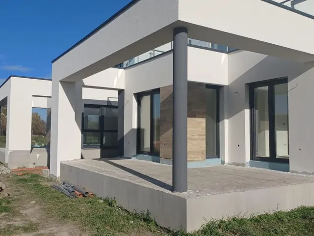 Eladó ház Győr, Révfalu 184 nm