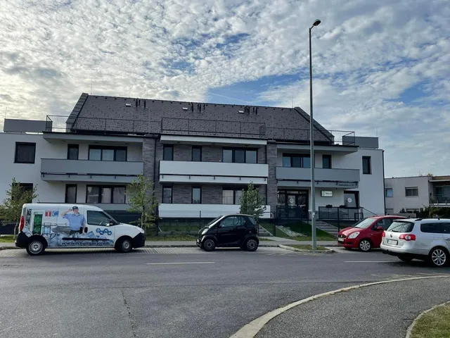 Kiadó garázs Győr, Révfalu 15 nm