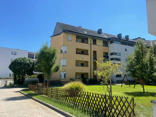 Kiadó garázs Győr, Révfalu 13 nm