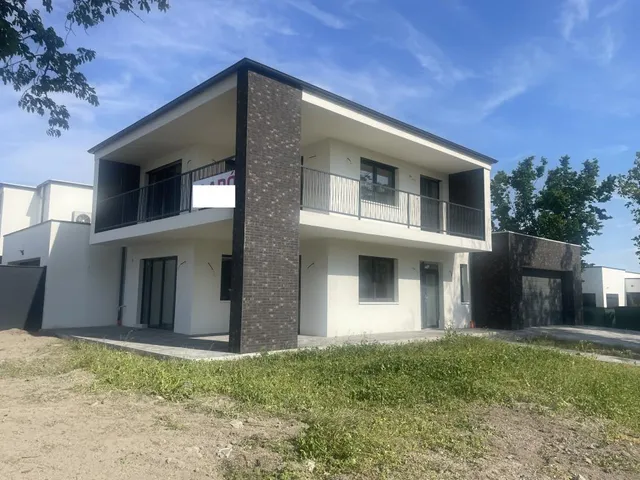 Eladó ház Győr, Révfalu 220 nm