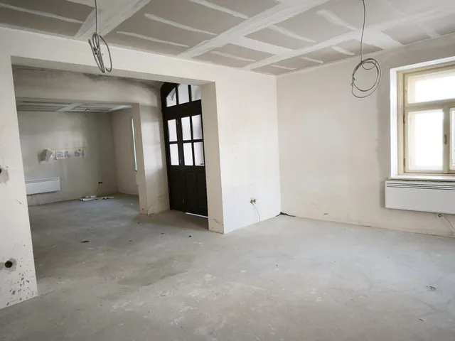 Eladó kereskedelmi és ipari ingatlan Győr, Újváros 66 nm