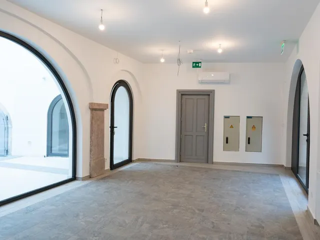 Eladó kereskedelmi és ipari ingatlan Győr, Belváros 245 nm