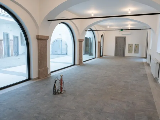 Eladó kereskedelmi és ipari ingatlan Győr, Belváros 245 nm