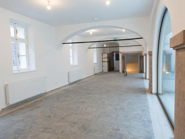 Eladó kereskedelmi és ipari ingatlan Győr, Belváros 245 nm