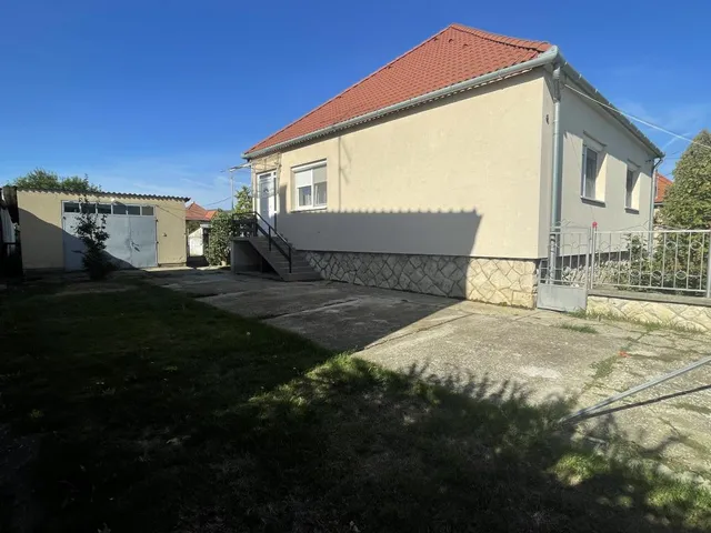 Eladó ház Nyúl 90 nm