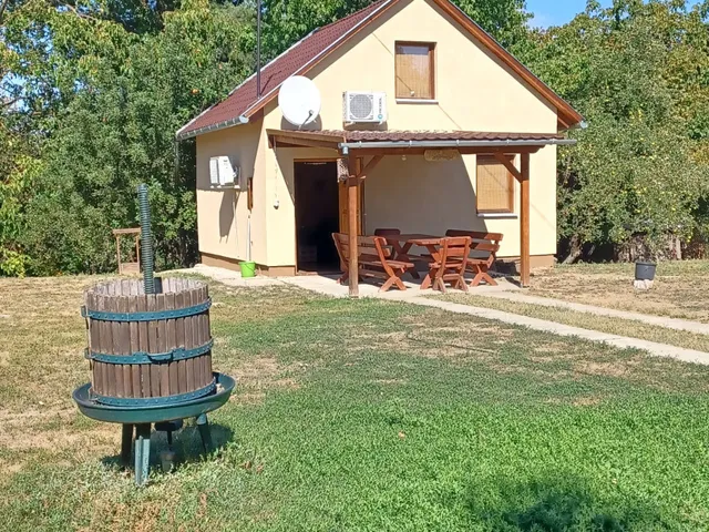 Eladó ház Szolnok, Alcsisziget 70 nm