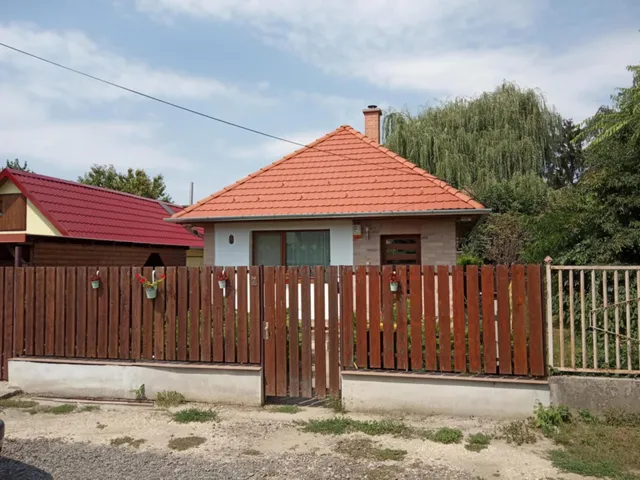 Eladó üdülő és hétvégi ház Szolnok, Alcsisziget 40 nm