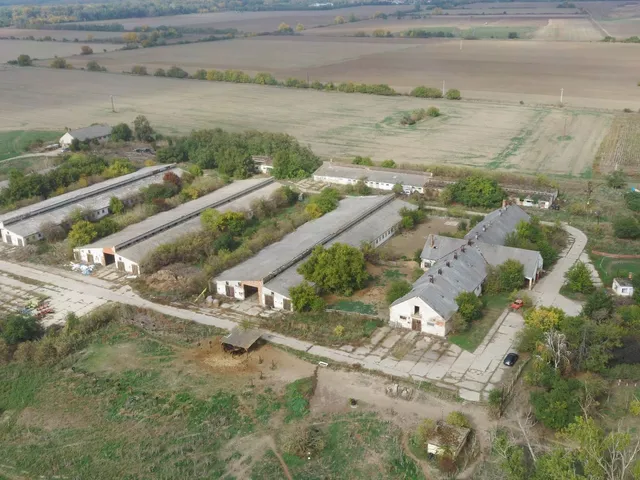 Eladó kereskedelmi és ipari ingatlan Rákóczifalva 11300 nm