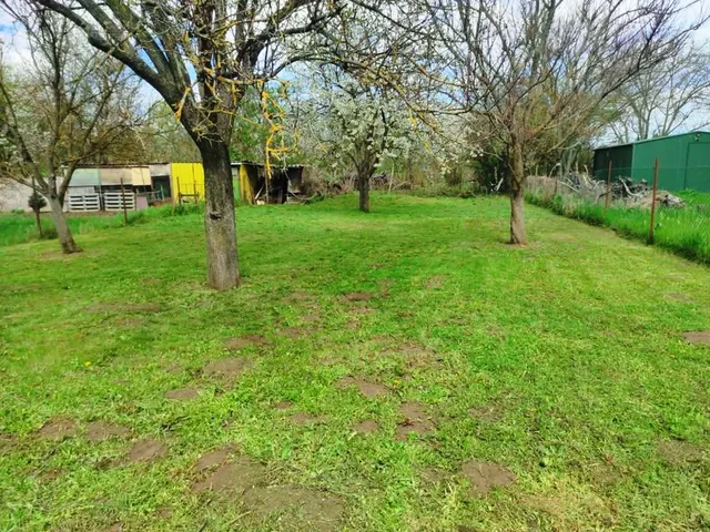 Eladó telek Szolnok, Alcsi városrész 803 nm