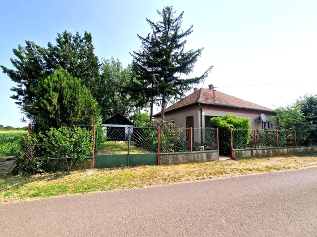 Eladó ház Tiszavárkony 90 nm