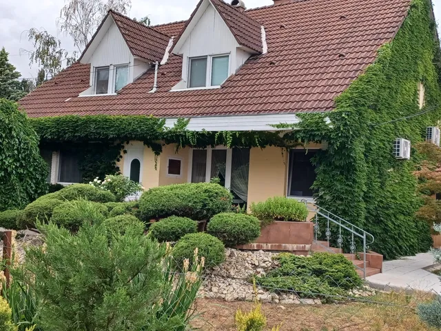 Eladó ház Tószeg 200 nm