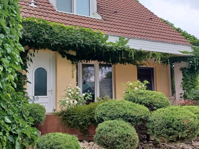 Eladó ház Tószeg 200 nm