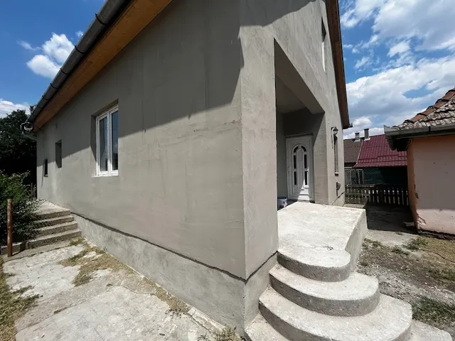Eladó ház Újszász 140 nm
