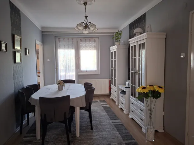 Eladó lakás Szolnok, Belváros 94 nm