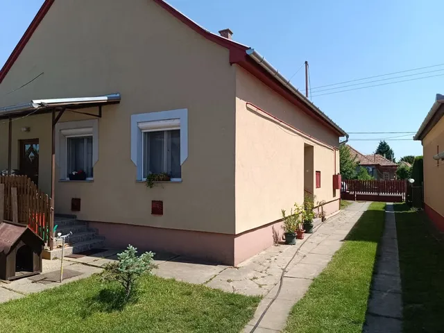 Eladó ház Szolnok, Szandaszőlős 87 nm