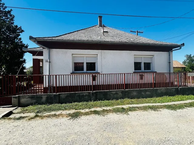Eladó ház Jászladány 96 nm
