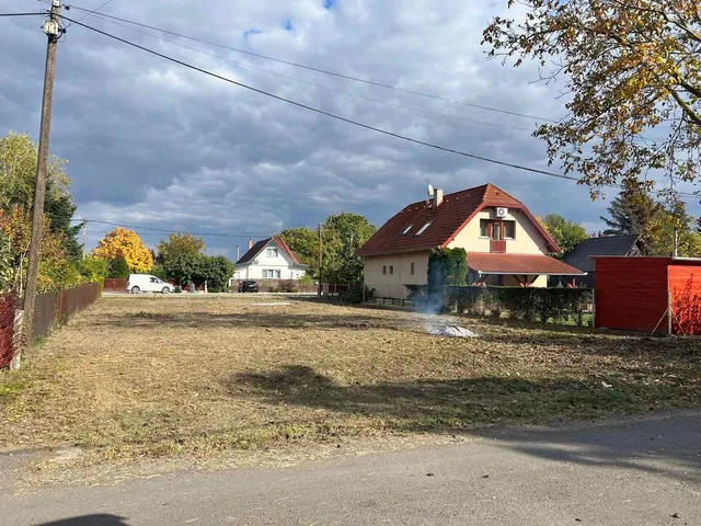 Eladó telek Szolnok, Alcsisziget 560 nm