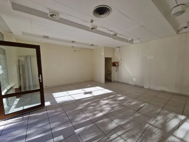 Kiadó kereskedelmi és ipari ingatlan Szolnok, Belváros 40 nm