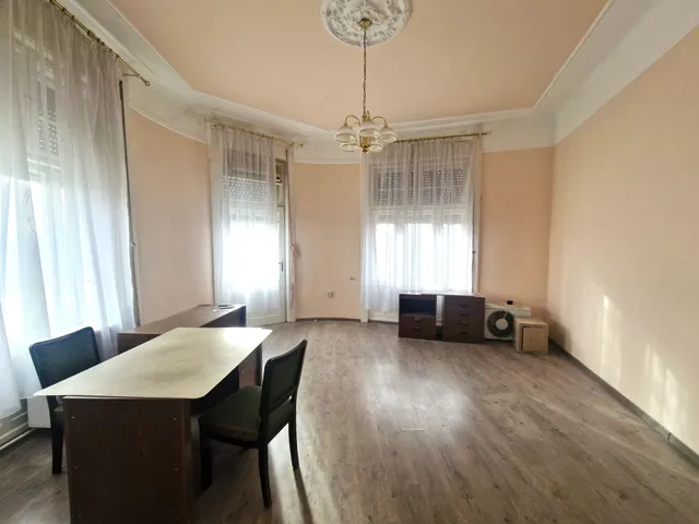 Eladó lakás Szolnok, Belváros 72 nm