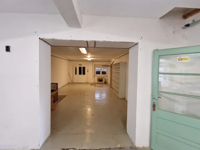 Eladó kereskedelmi és ipari ingatlan Tiszaföldvár 180 nm