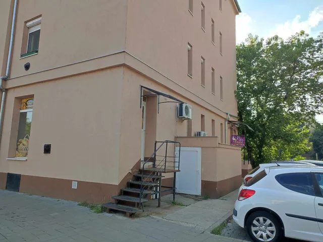 Kiadó kereskedelmi és ipari ingatlan Szolnok, Belváros 32 nm