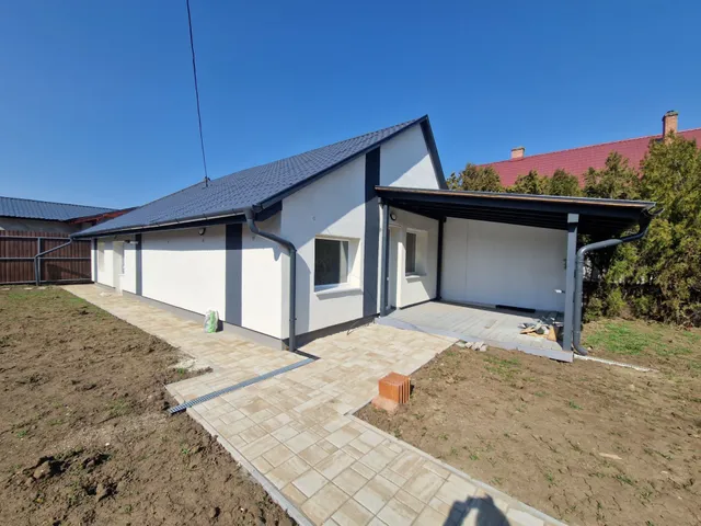 Eladó lakás Szolnok, Szandaszőlős 98 nm