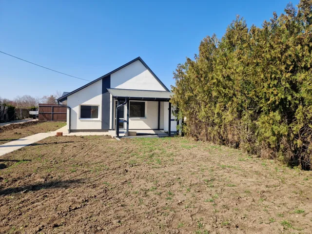 Eladó lakás Szolnok, Szandaszőlős 98 nm