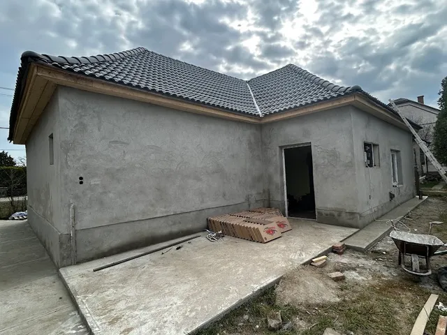 Eladó ház Újszász 80 nm
